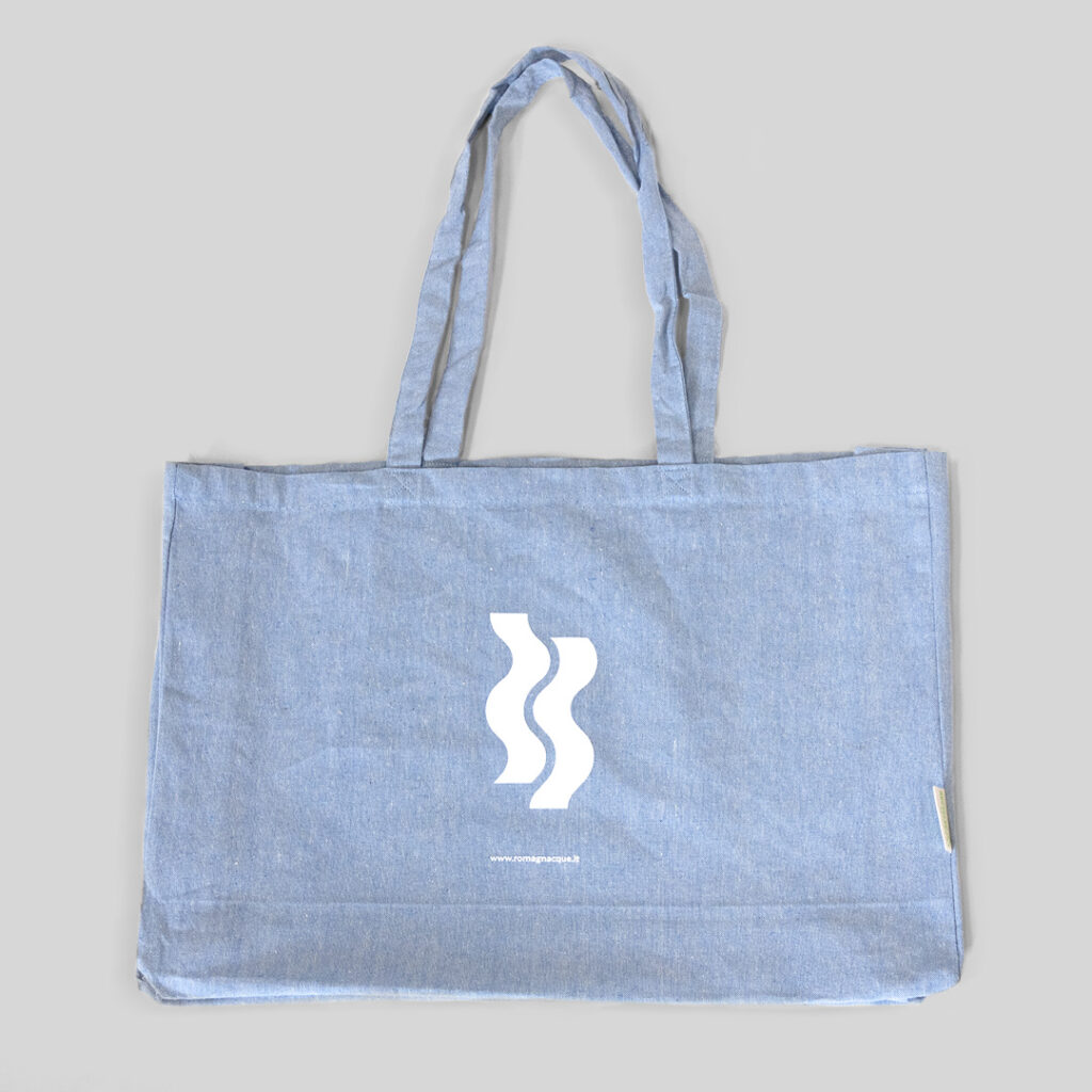 Tote bag in tessuto realizzata come cadeau per l’evento di presentazione del Bilancio di sostenibilità Romagna Acque 2024
